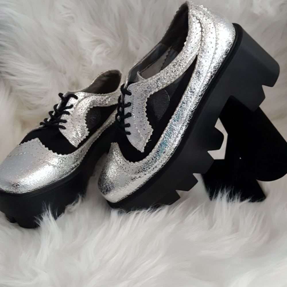 🔥Silver metallic wingtip platform oxfords🔥Mens 7.5/Women's 9